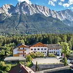 Hotel Romantik Alpenhotel Waxenstein 4*