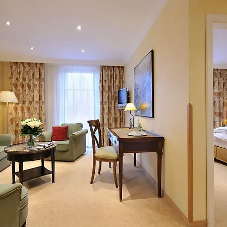 Romantik Alpenhotel Waxenstein Hotel 4*